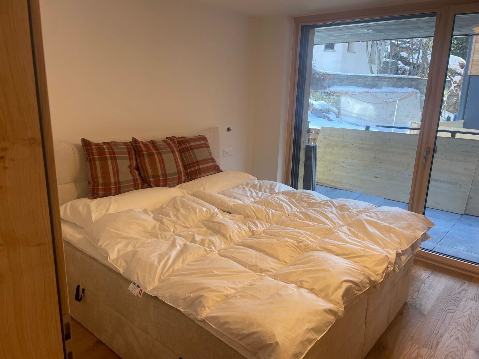 2 bedrooms, travel cot, free WiFi, bed sheets