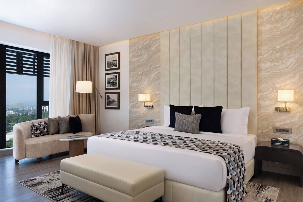 Superior Deluxe Room | Safe på rommet, skrivebord og skrivebord for bærbar PC