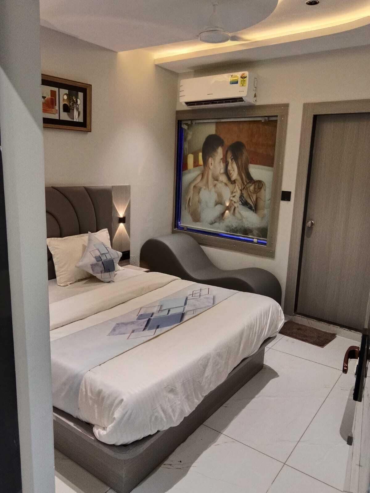 Caja de seguridad en la habitación y escritorio 