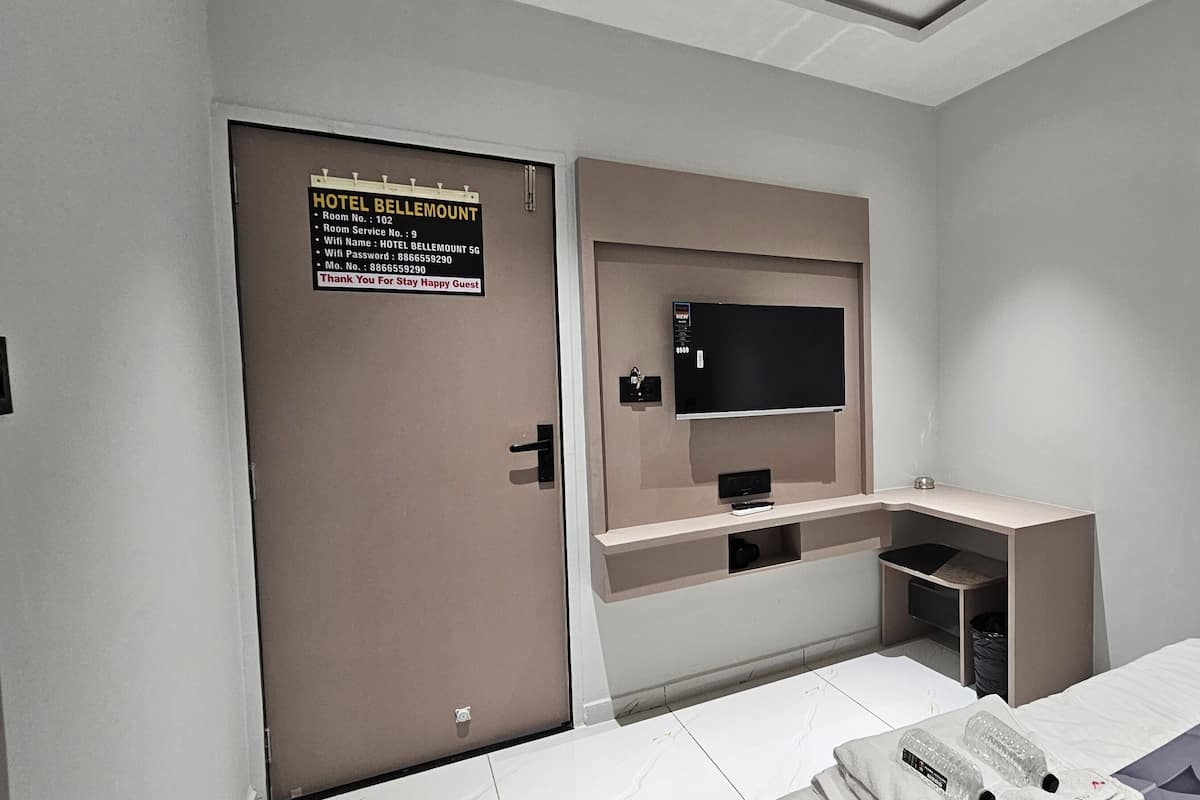 Deluxe Double Room, City View | In-room safe, desk, laptop workspace, iron/ironing board