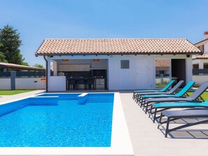 Apartment, Balcony, Coast, Condominium, Seaside Resort, Resort, Fence, Resort Town, Hotel, Handrail