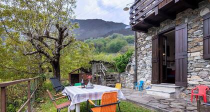 Schönes alleinstehendes Ferienhaus für 4 Leute mit W-LAN, TV, Balkon und Haustiere erlaubt