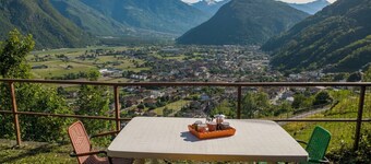 Beautiful private villa for 4 guests with WIFI, TV, balcony and pets allowed