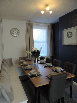 Dining - The Skegness Stag & Hen House (Skegness)