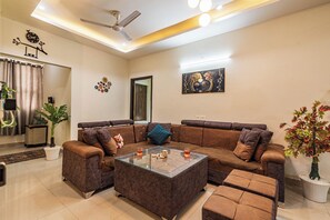 TV - Santa Fe 1BHK CityView by Homeyhuts (Dehradun)