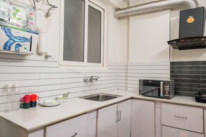 Microwave, stovetop - Santa Fe 1BHK CityView by Homeyhuts (Dehradun)