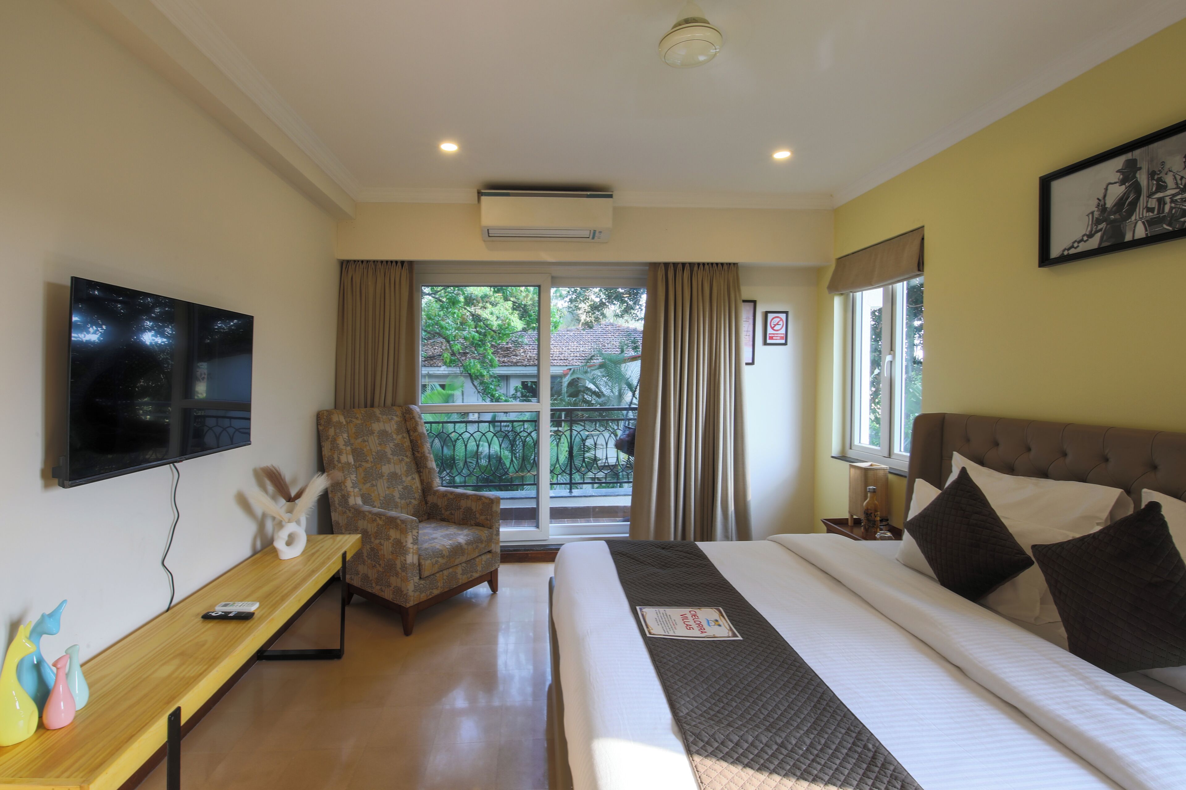 Deluxe Room | Premium bedding, iron/ironing board, free WiFi, bed sheets