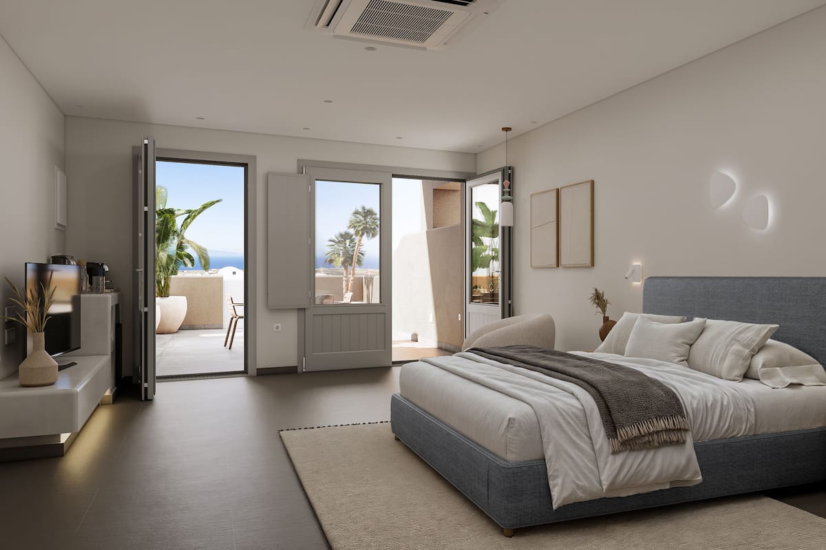 Ein modernes Schlafzimmer mit Bett, Nachttischen, einem Fernseher und Blick ins Freie.