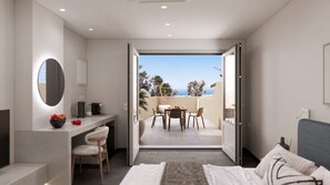Habitación Confort doble, patio, vistas al mar | Caja fuerte, escritorio, tabla de planchar con plancha y wifi gratis