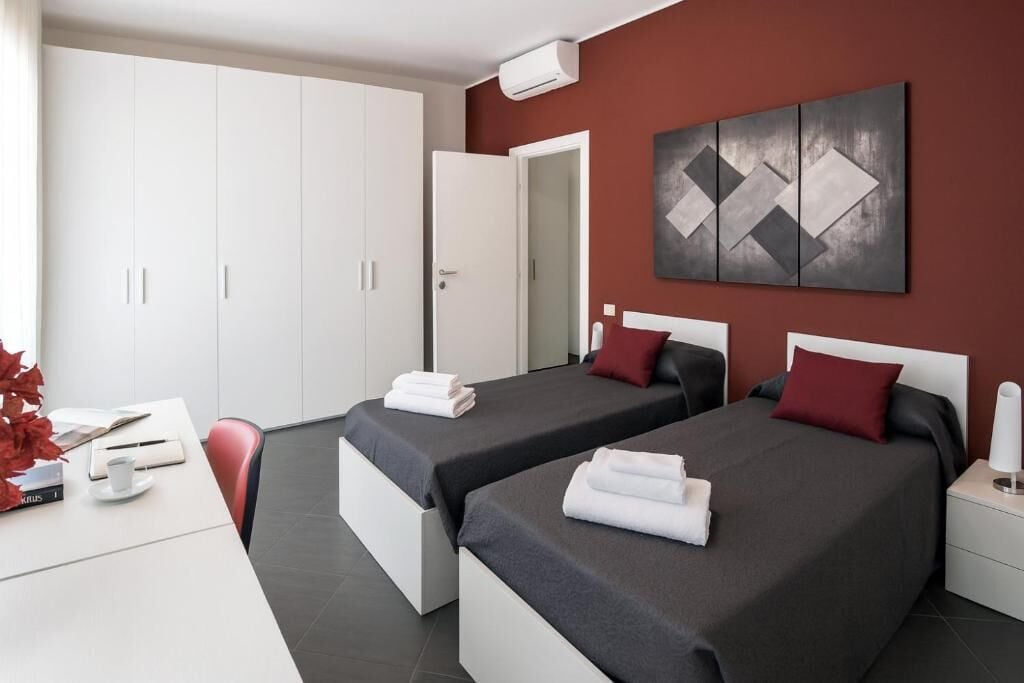 Apartment (2E) | In-room safe, soundproofing, iron/ironing board, free WiFi