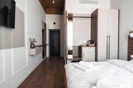 Deluxe Double Room, City View. BOUL ROSU RESIDENCE free parking