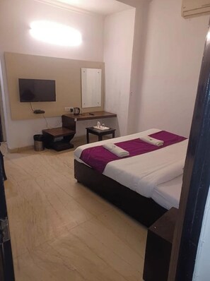 Room - Hotel The First (Agra)