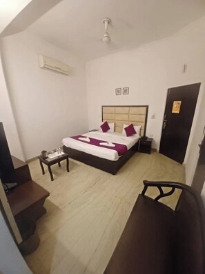 Room - Hotel The First (Agra)