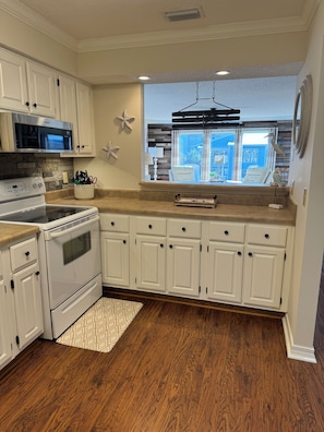 Private kitchen - Spacious 2-bedroom condo at Sea Oats -D206 in beautiful Gulf Shores, Alabama (Gulf Shores)