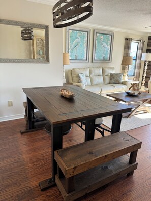 Interior - Spacious 2-bedroom condo at Sea Oats -D206 in beautiful Gulf Shores, Alabama (Gulf Shores)