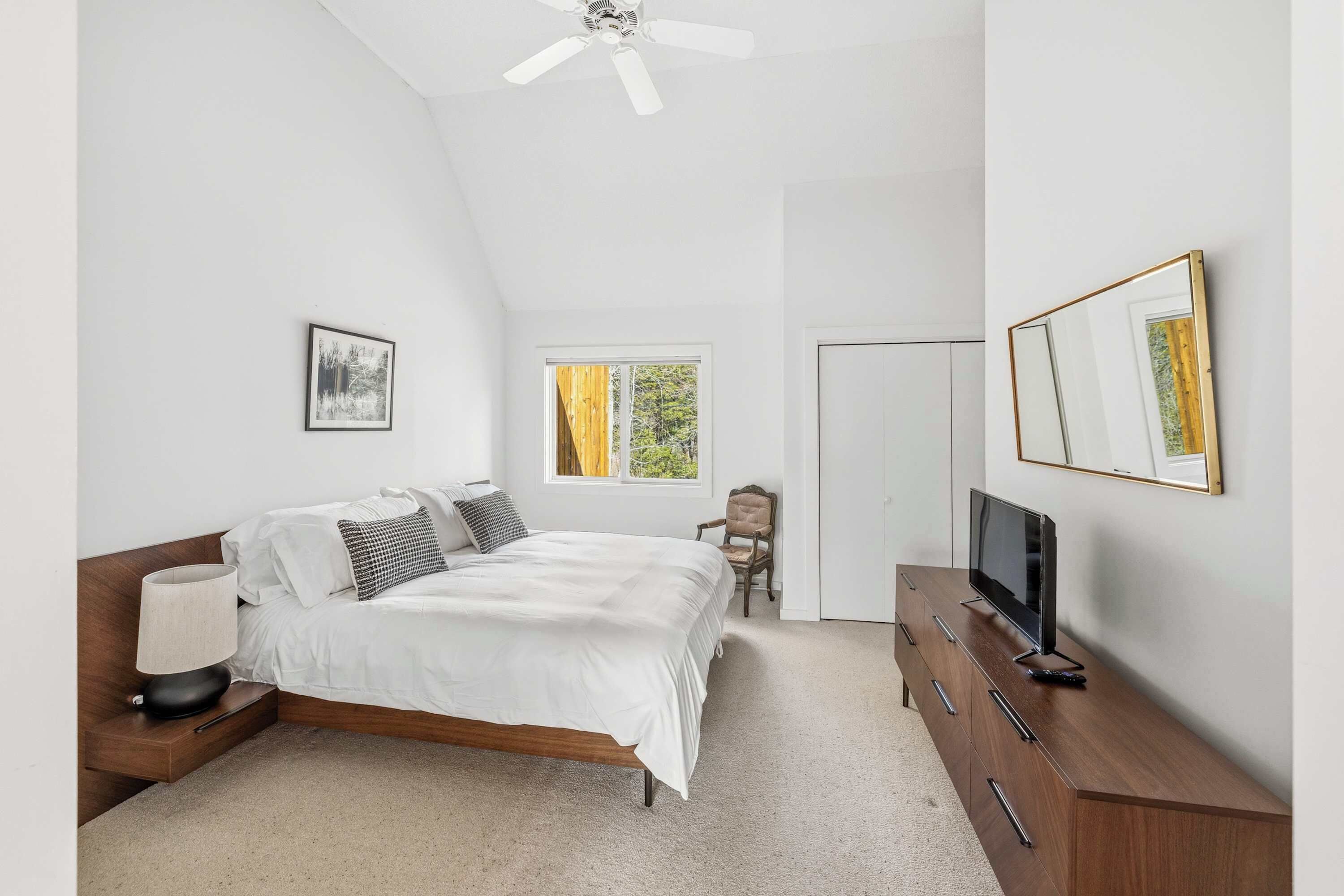 3 bedrooms, desk, iron/ironing board, WiFi