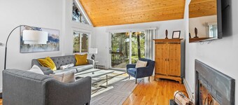 Lakeside Berkshires Chalet | Sauna & Fireplace