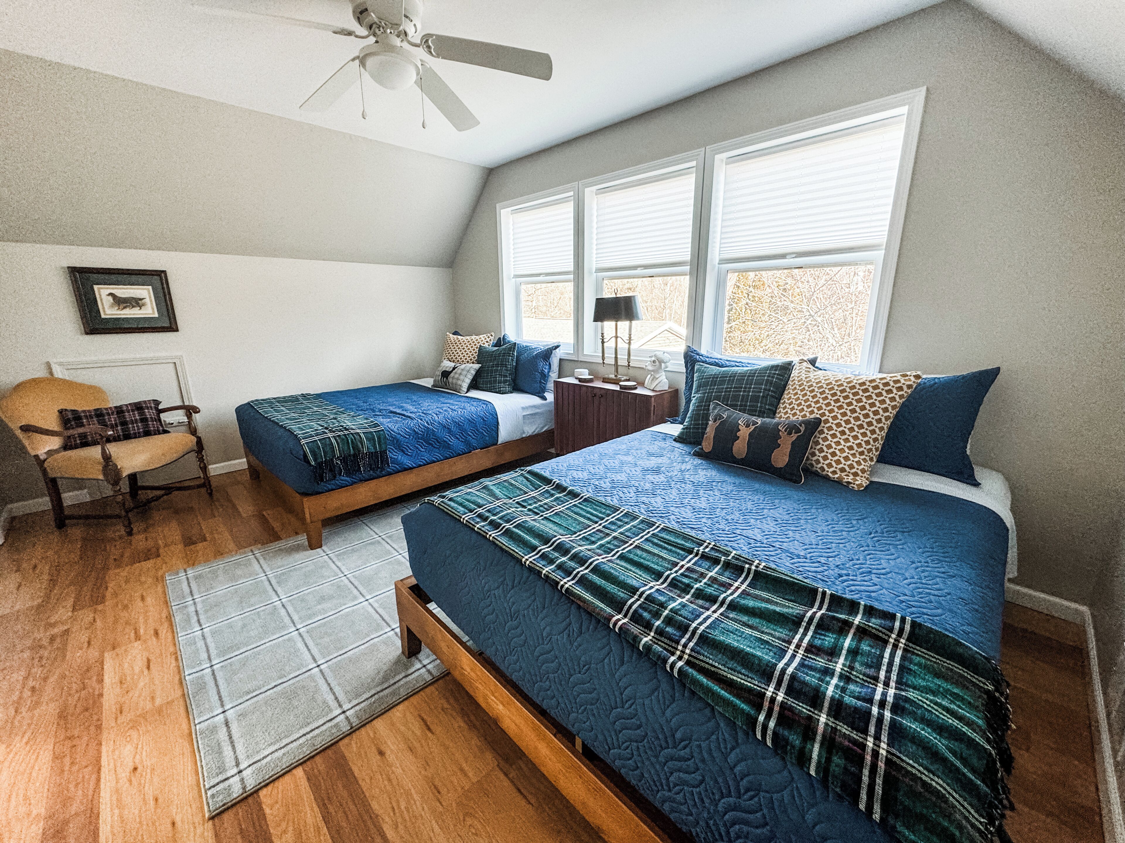 4 bedrooms, iron/ironing board, WiFi, bed sheets