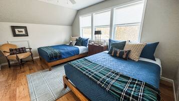 4 bedrooms, iron/ironing board, WiFi, bed sheets