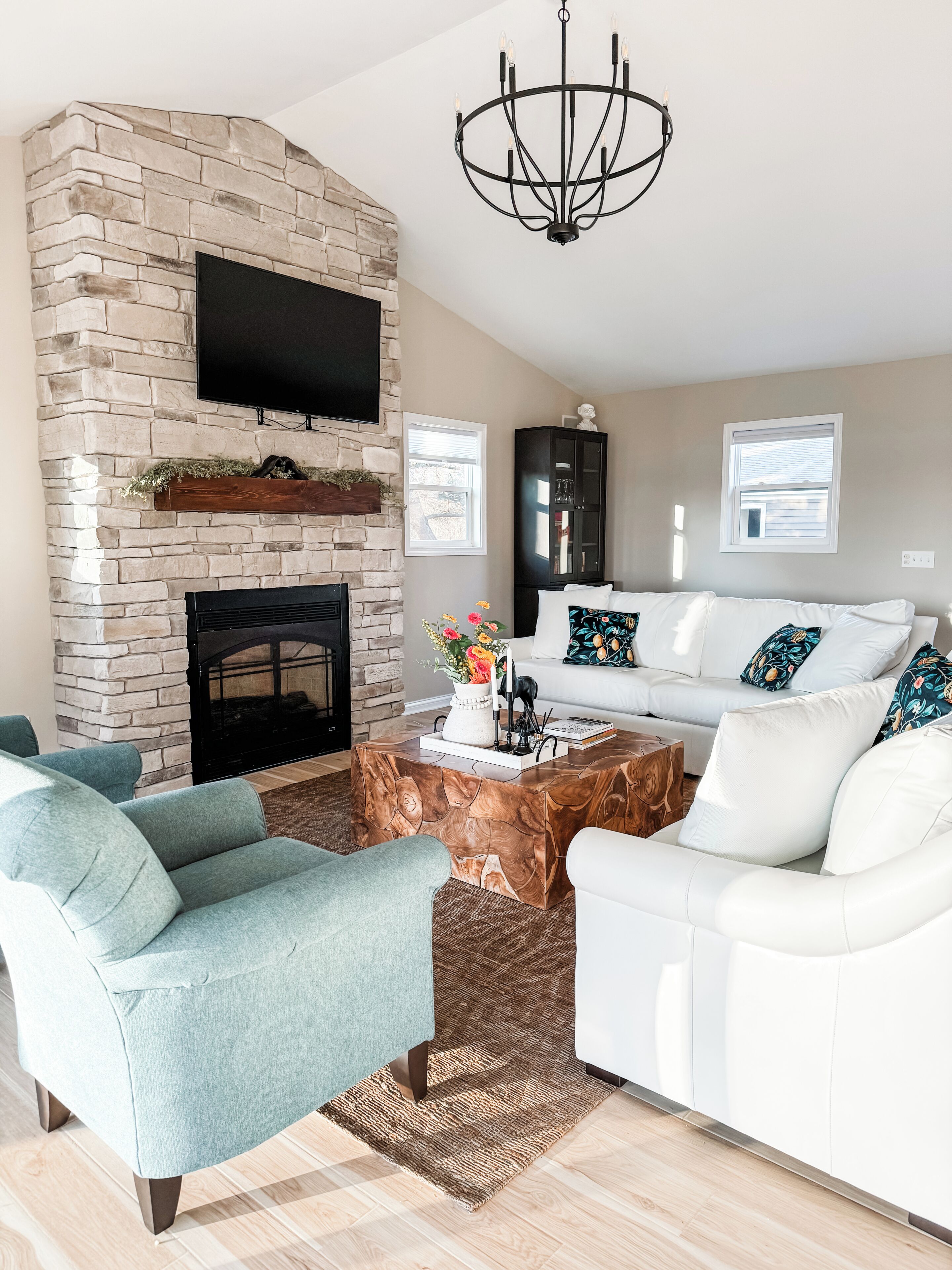 TV, fireplace