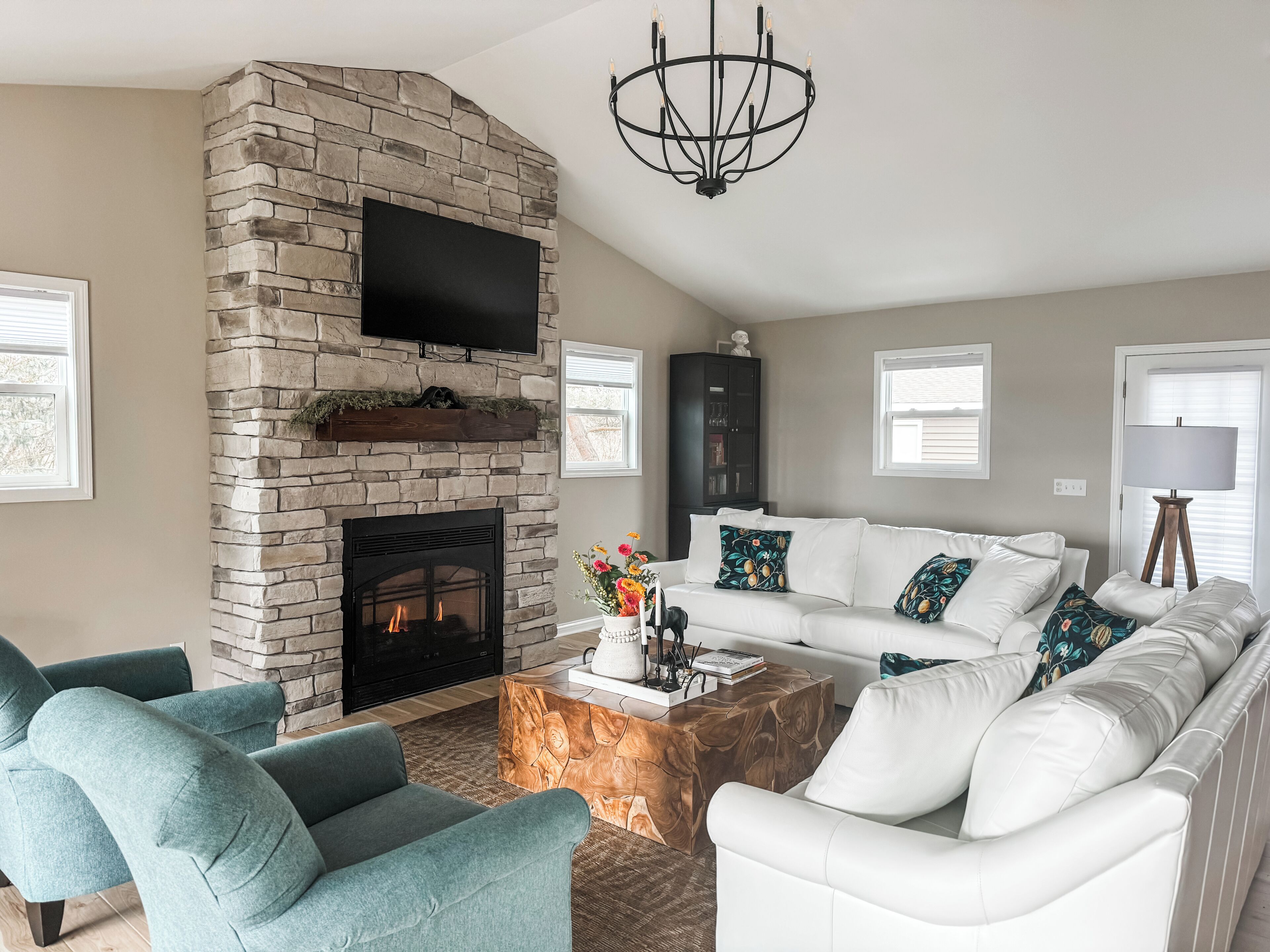 TV, fireplace