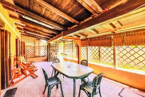 Apartment | Outdoor dining - Alloggio privato AS (San Teodoro)