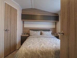 2 bedrooms, individually decorated, individually furnished, free WiFi - No 20 Barley Way (Colchester)
