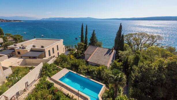 A coastal property with a swimming pool, Mediterranean-style buildings, and a view of the sea. - Apartment with sea view in Crikvenica - ideal for 2-4 persons, with pool (Crikvenica)