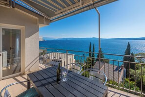 Outdoor dining - Vrbo Property (Crikvenica)