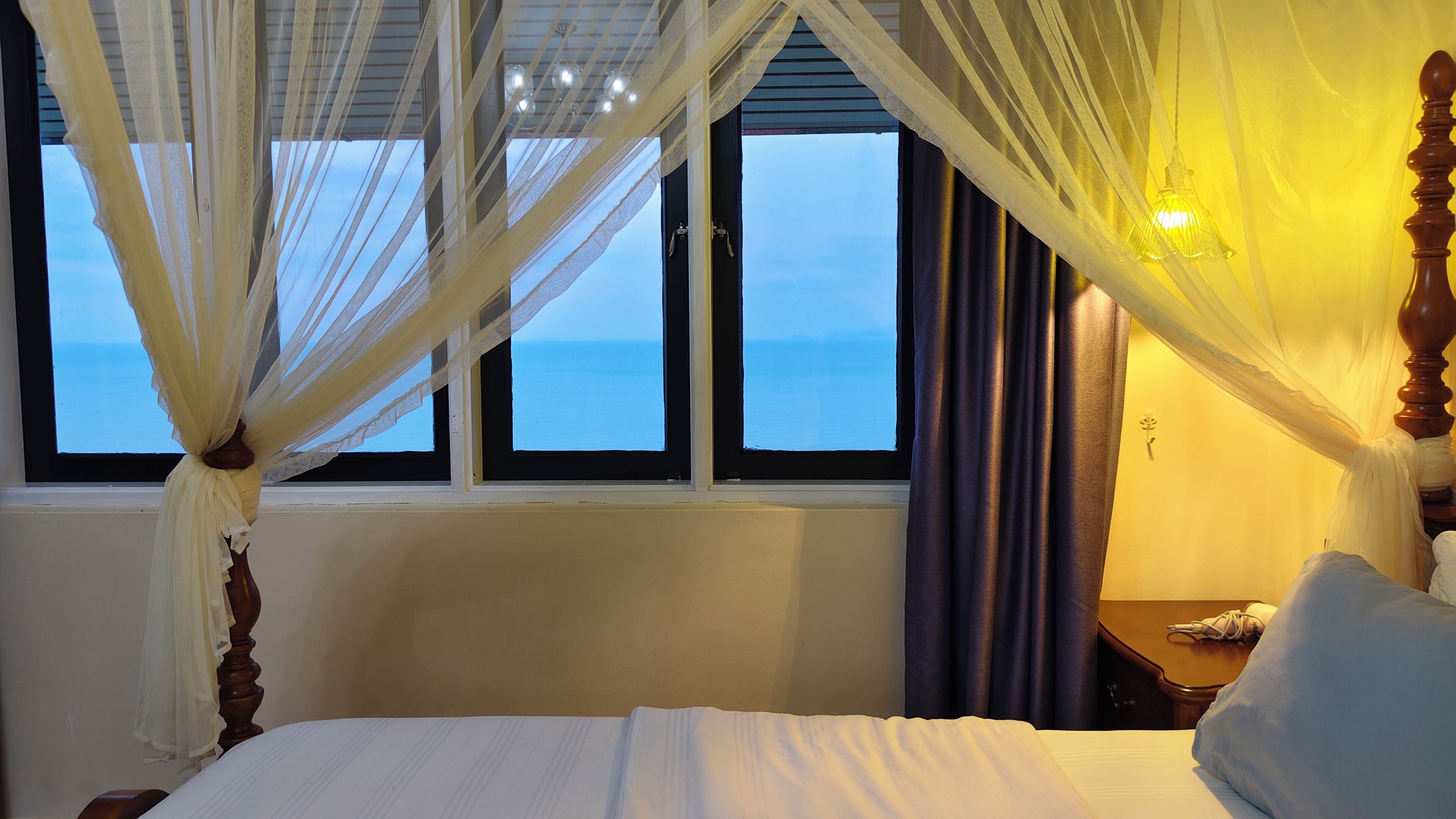 Suite Klasik, pemandangan samudra | Seprai premium, bantalan ekstra lembut, minibar, dan tirai kedap cahaya
