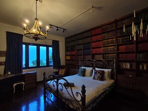 Ropa de cama de alta calidad, colchones con pillow-top y minibar 