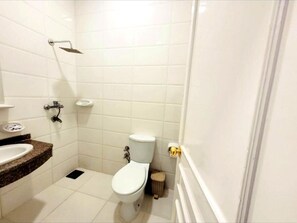 Comfort dubbelrum eller tvåbäddsrum - utsikt mot staden | Badrum