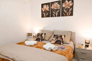 Family Apartment, Multiple Bedrooms (Cozy 2bdr Apart In Bugibba Square) - Cozy 2bdr Apart In Bugibba Square (St. Paul's Bay)
