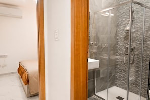 Family Apartment, Multiple Bedrooms (Cozy 2bdr Apart In Bugibba Square) | Bathroom - Cozy 2bdr Apart In Bugibba Square (St. Paul's Bay)
