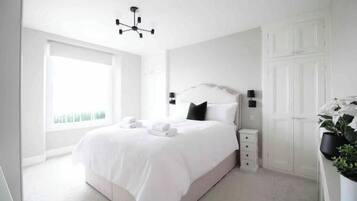 2 habitaciones, tabla de planchar con plancha, wifi y ropa de cama