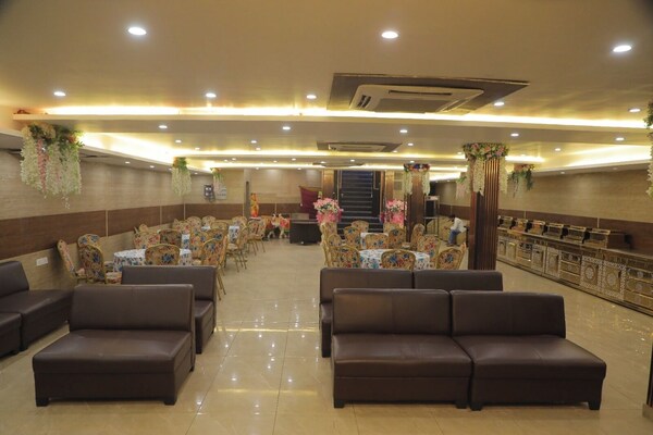 皇家卡萨酒店及宴会厅 - 加濟阿巴德
