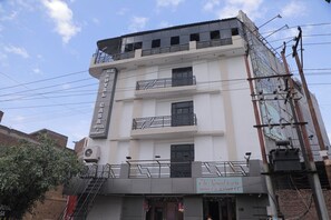 Exterior - The Royal Casa Hotel And Banquet (Ghaziabad)