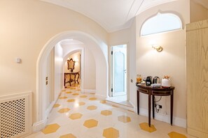 Interior - 'Rione Monti Charming Suite Colosseo' Apartment with Wi-Fi and Air Conditioning (Roma)