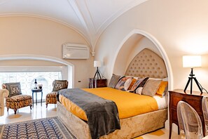 1 bedroom, iron/ironing board, WiFi, bed sheets - 'Rione Monti Charming Suite Colosseo' Apartment with Wi-Fi and Air Conditioning (Roma)