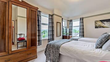 7 bedrooms, iron/ironing board, free wired Internet, bed sheets