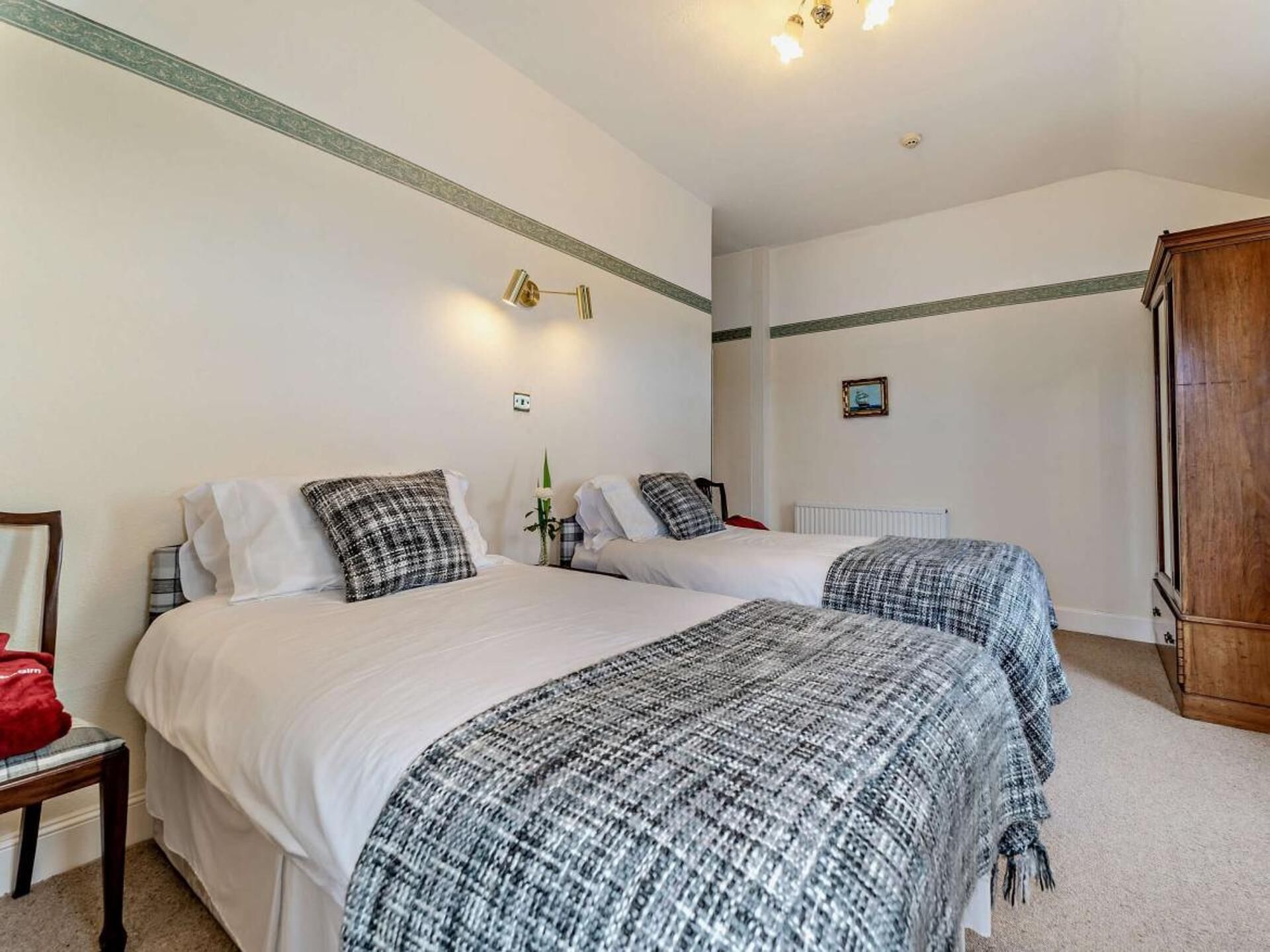 7 bedrooms, free WiFi, bed sheets