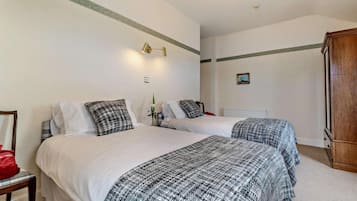 7 bedrooms, free WiFi, bed sheets