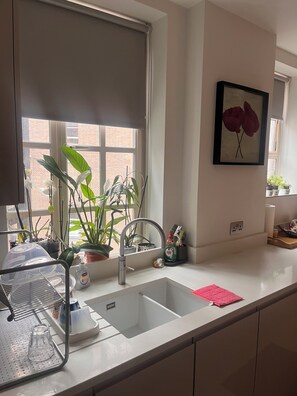 Micro-ondes, four, plaque de cuisson, lave-vaisselle