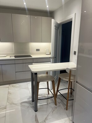 Dining - Fabulous 2-bedroom apartment in NW8 London perfect for your stay (London)