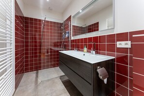 Hair dryer, towels, toilet paper - Cosy room next to old brewery in The Lake Suites (Brugge)
