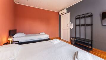 1 bedroom, free WiFi, bed sheets