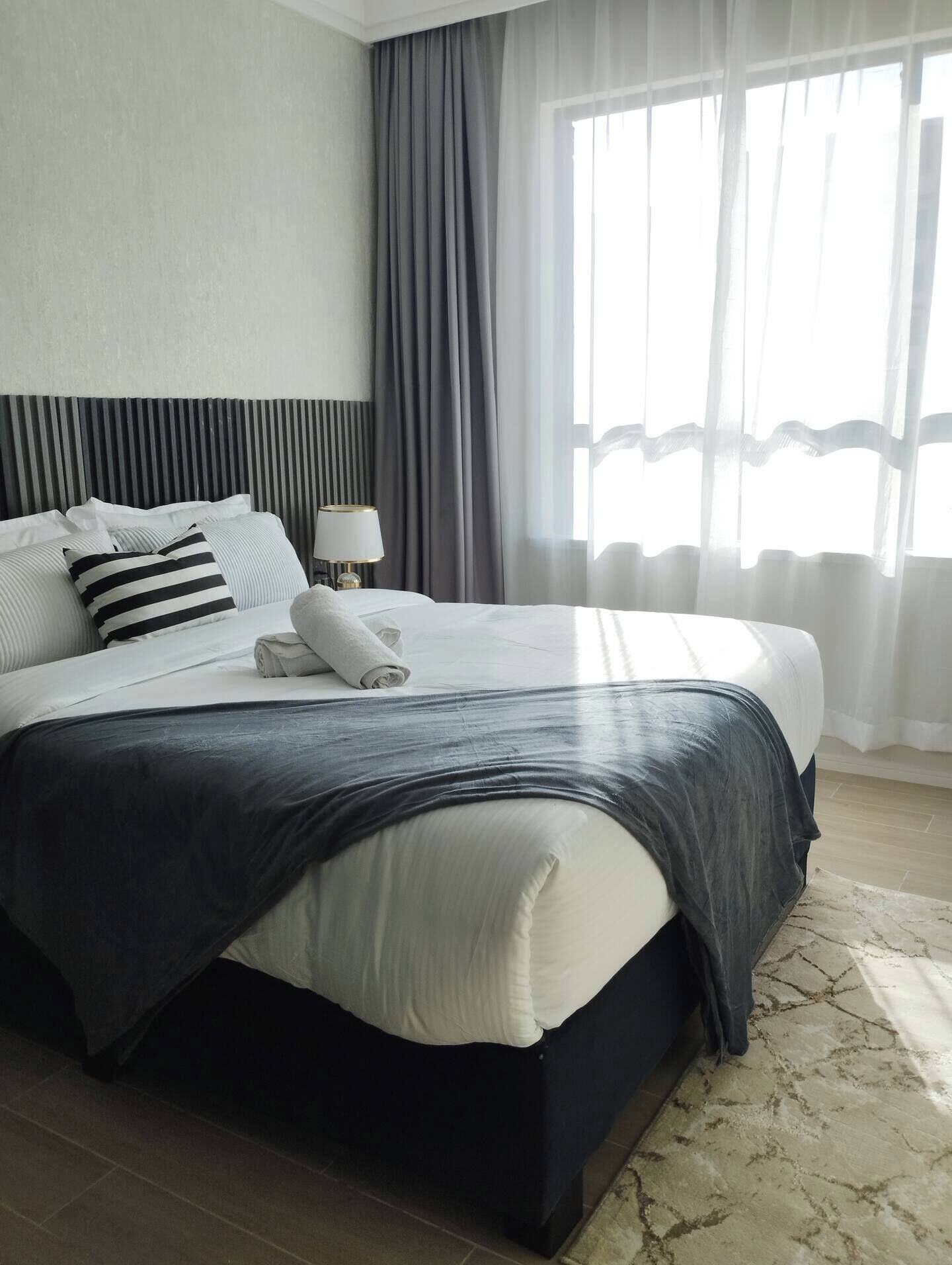 Iron/ironing board, WiFi, bed sheets