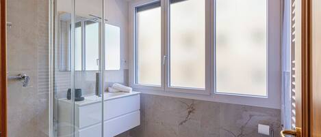 Apartment | Bathroom