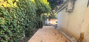 Property grounds - Villa Marbella with heated private pool, near beach, 4 bedrooms & 4 baths (Marbella)