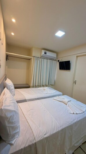 Basic Twin Room | Laptop workspace, free WiFi - Hotel Pousada Arco Íris Manaira SolfOpen (João Pessoa)